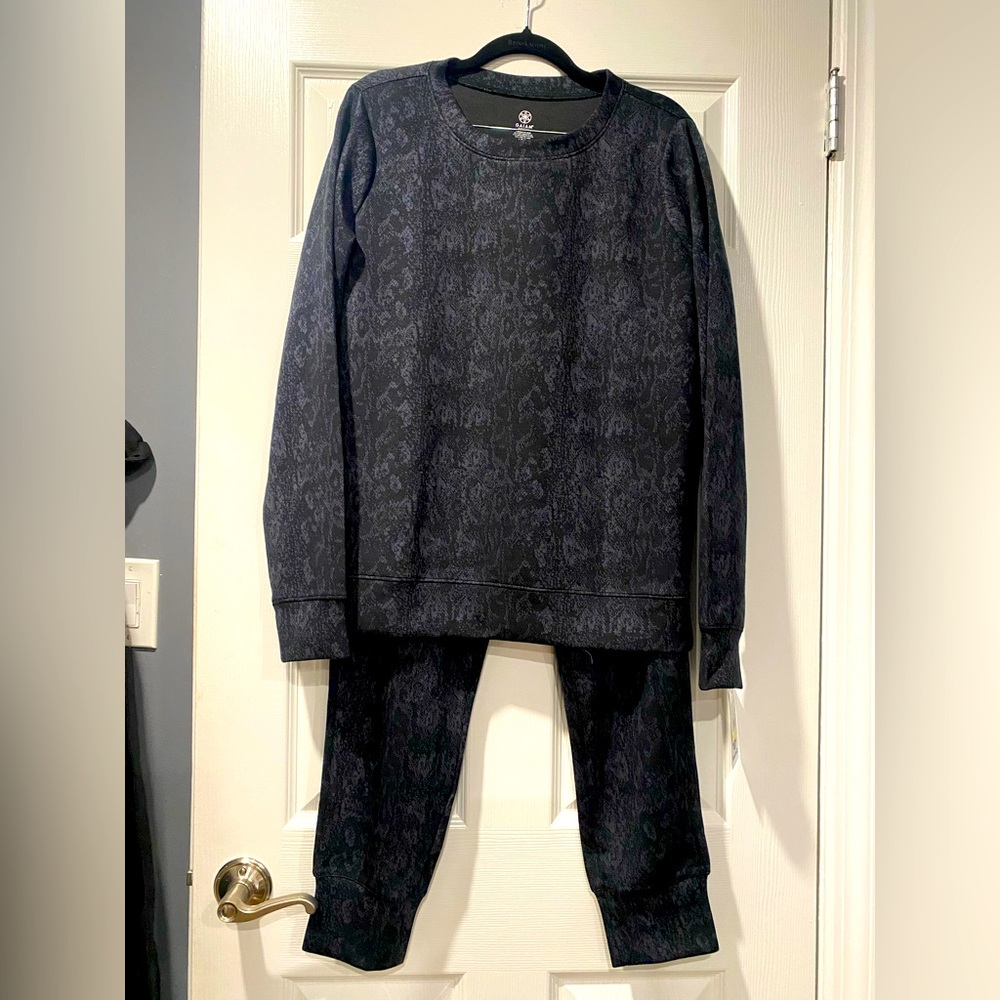Gaiam snake print sweatsuit Size L